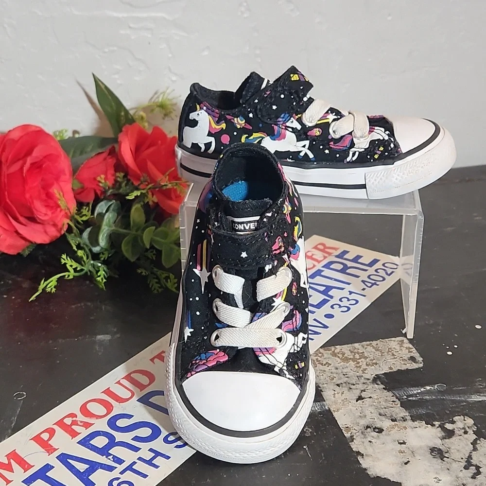 CONVERSE Chuck Taylor Unicorn Sneaker 5M Toddler
